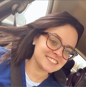 Meet your Posher, Alexis